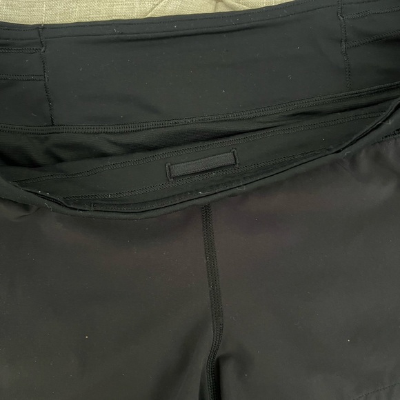 Lululemon LR Speed Up 2.5 in black shorts size 8 - Picture 3 of 9